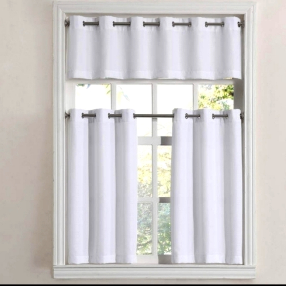 🍄 NWT 3 PIECE CURTAIN SET WHITE
